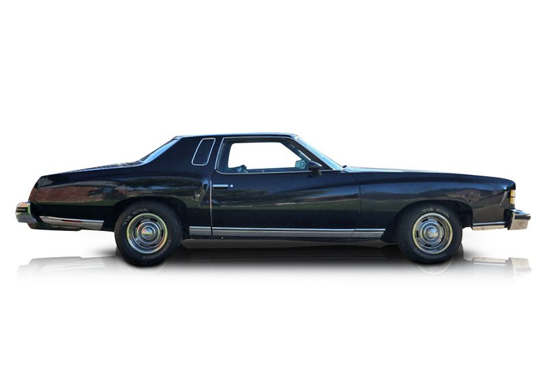 An incredible side shot photo of aChevrolet Monte Carlo that you should buy.