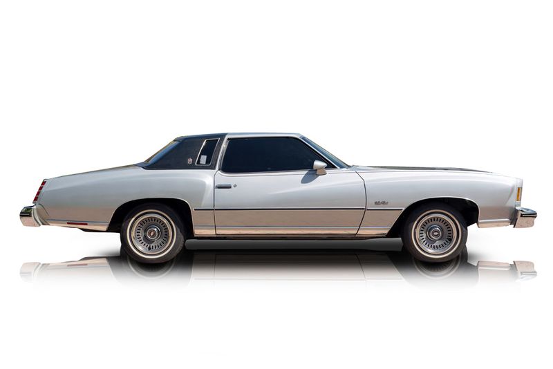 An incredible side shot photo of aChevrolet Monte Carlo that you should buy.
