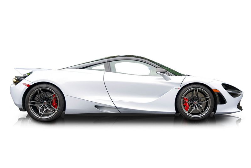 An incredible side shot photo of aMcLaren 720S that you should buy.