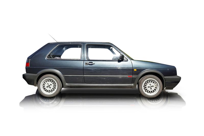 An incredible side shot photo of aVolkswagen Golf that you should buy.