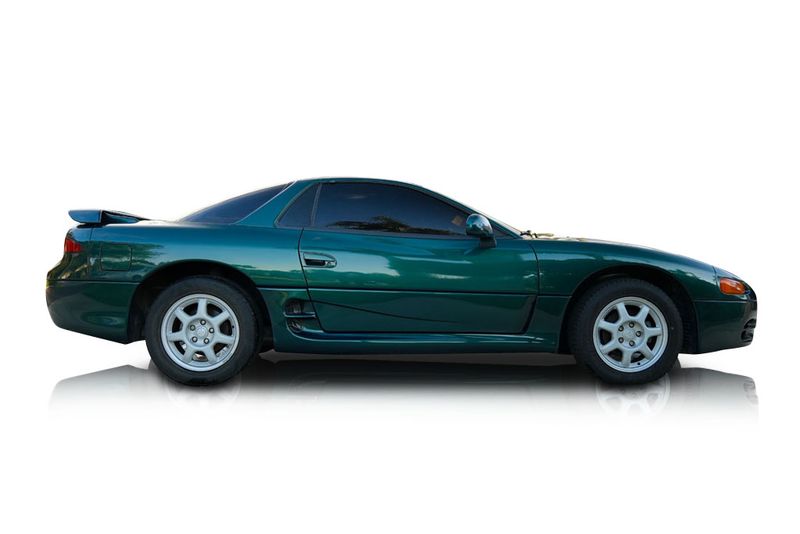 An incredible side shot photo of aMitsubishi 3000GT that you should buy.