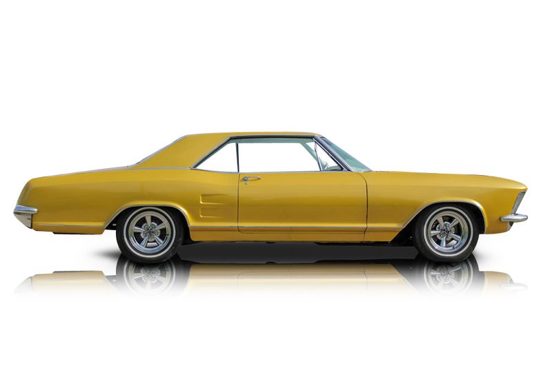 An incredible side shot photo of aBuick Riviera that you should buy.