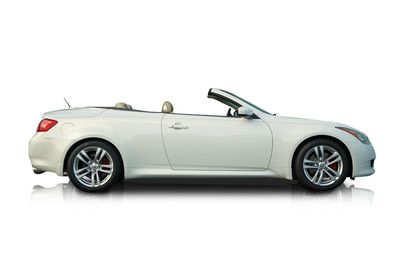 Passenger side photo of 2009 Infiniti G37