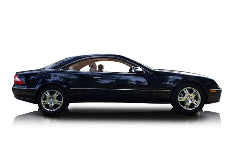 An incredible side shot photo of aMercedes-Benz CL500 that you should buy.