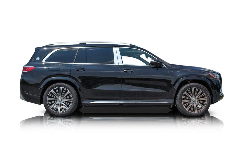 An incredible side shot photo of aMercedes-Benz Maybach GLS600 that you should buy.