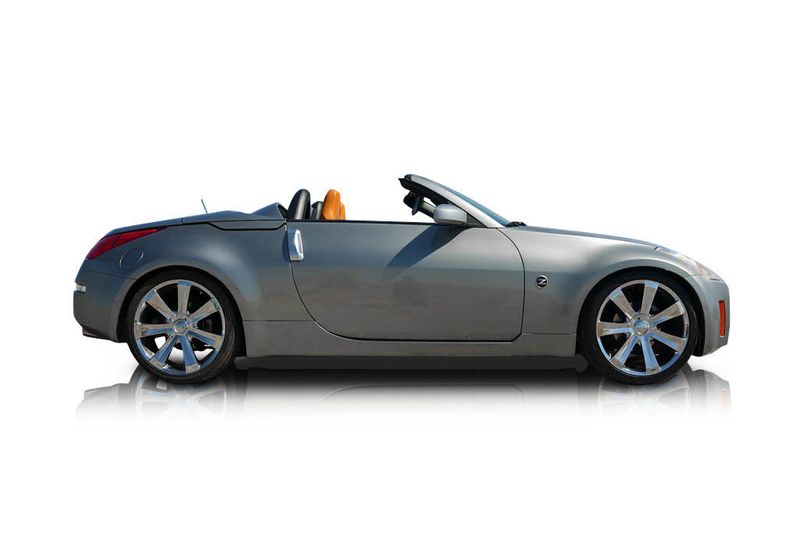An incredible side shot photo of aNissan 350Z that you should buy.