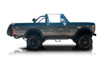Passenger side photo of 1973 International Harvester Scout II