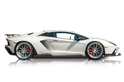 Passenger side photo of 2017 Lamborghini Aventador