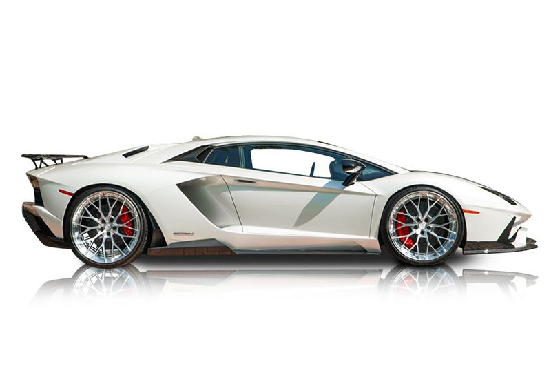 An incredible side shot photo of aLamborghini Aventador that you should buy.