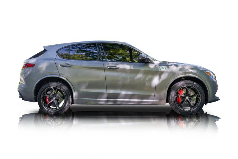 An incredible side shot photo of aAlfa Romeo Stelvio that you should buy.