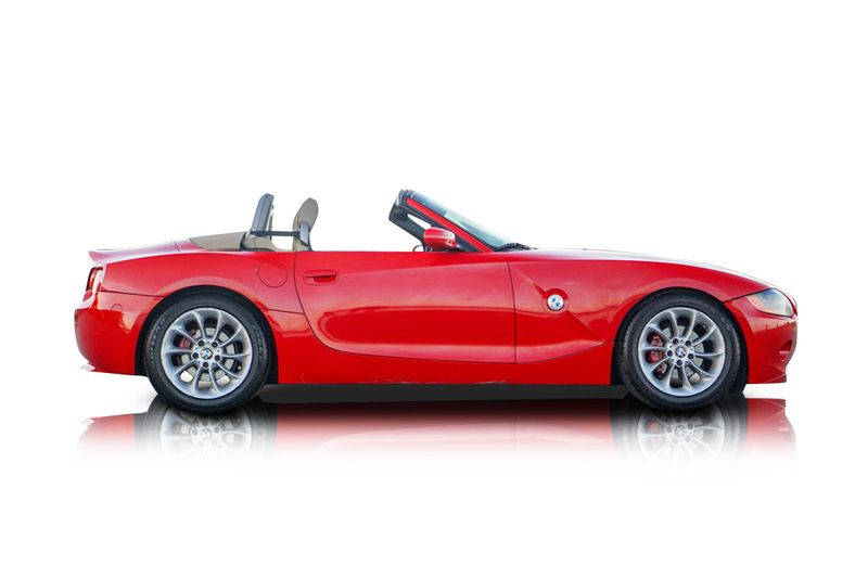 An incredible side shot photo of aBMW Z4 that you should buy.