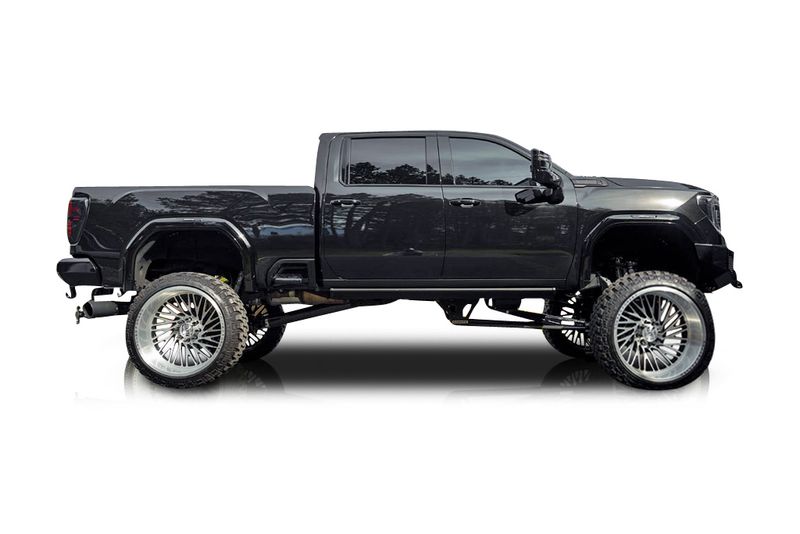 An incredible side shot photo of aGMC Sierra 2500 that you should buy.