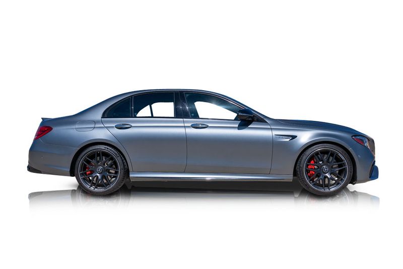 An incredible side shot photo of aMercedes-Benz E63 AMG that you should buy.