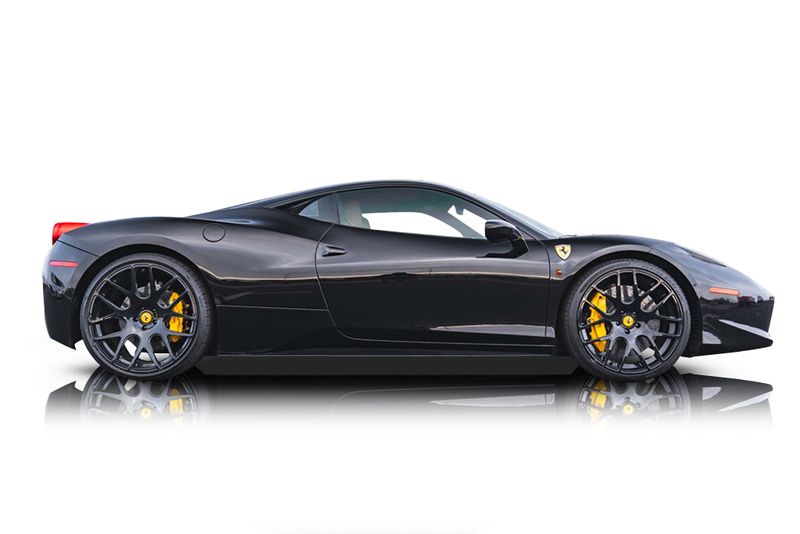 An incredible side shot photo of aFerrari 458 Italia that you should buy.