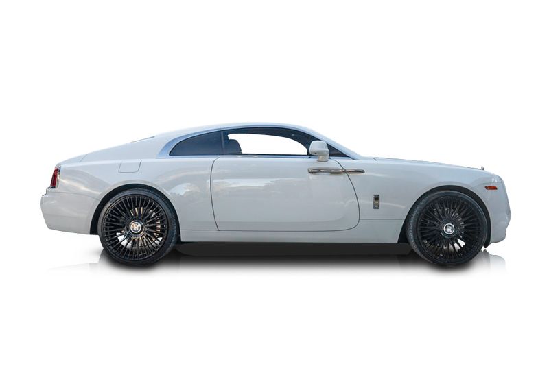 An incredible side shot photo of aRolls-Royce Wraith that you should buy.