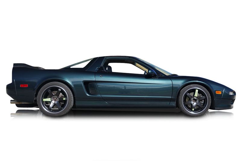 An incredible side shot photo of aAcura NSX that you should buy.