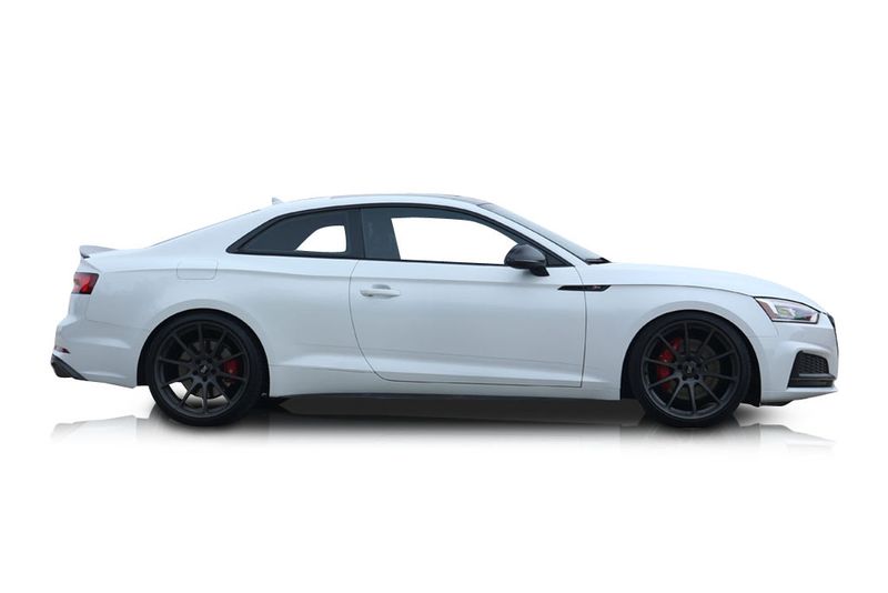 An incredible side shot photo of aAudi S5 that you should buy.