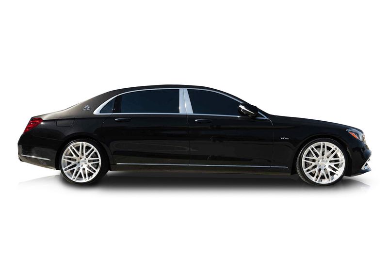 An incredible side shot photo of aMercedes-Benz Maybach S650 that you should buy.
