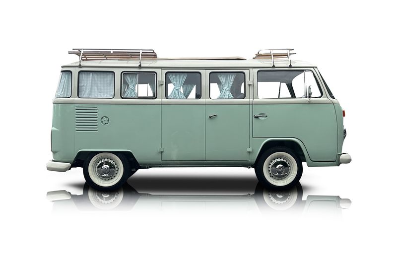 An incredible side shot photo of aVolkswagen Bus that you should buy.