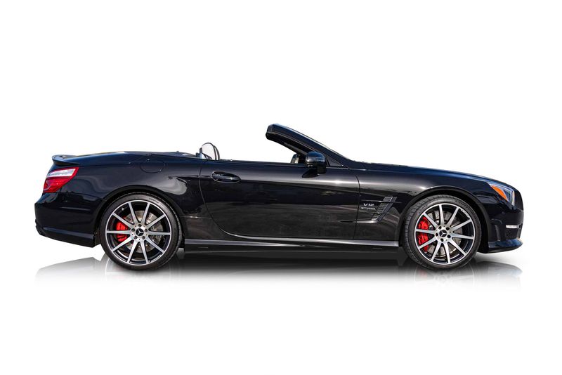 An incredible side shot photo of aMercedes-Benz SL65 AMG that you should buy.