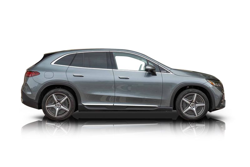 An incredible side shot photo of aMercedes-Benz EQE that you should buy.