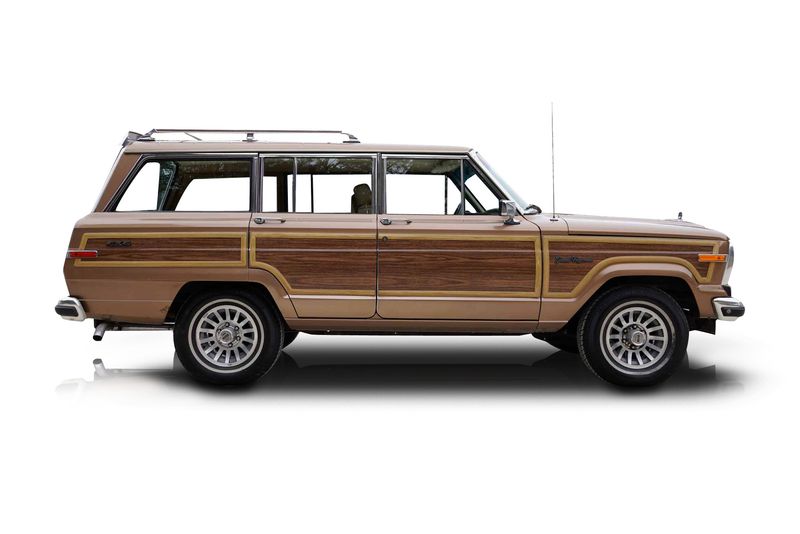 An incredible side shot photo of aJeep Grand Wagoneer that you should buy.