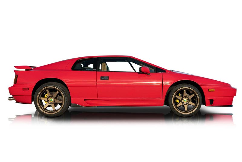 An incredible side shot photo of aLotus Esprit that you should buy.