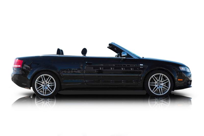 An incredible side shot photo of aAudi S4 that you should buy.