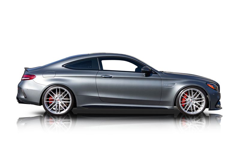 An incredible side shot photo of aMercedes-Benz C63 AMG S that you should buy.