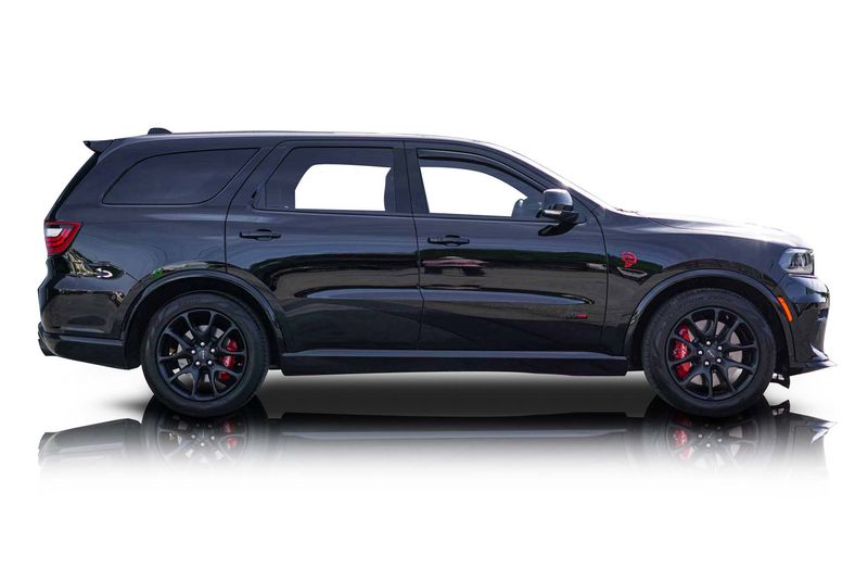 An incredible side shot photo of aDodge Durango that you should buy.
