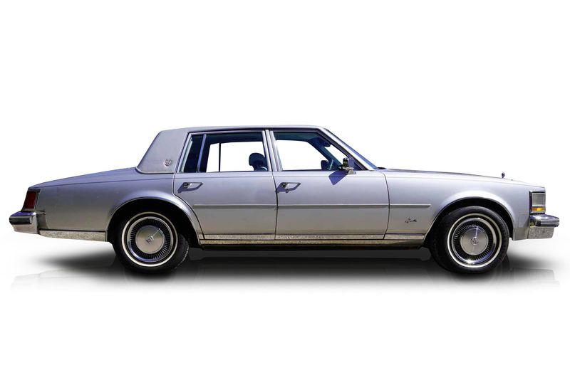 An incredible side shot photo of aCadillac Seville that you should buy.
