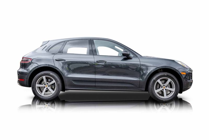 An incredible side shot photo of aPorsche Macan that you should buy.