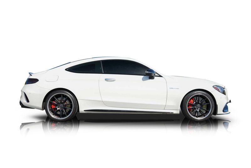 An incredible side shot photo of aMercedes-Benz C63 AMG S that you should buy.