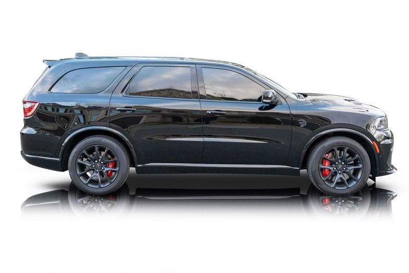 An incredible side shot photo of aDodge Durango that you should buy.