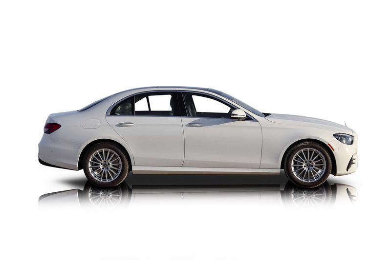 An incredible side shot photo of aMercedes-Benz E450 that you should buy.