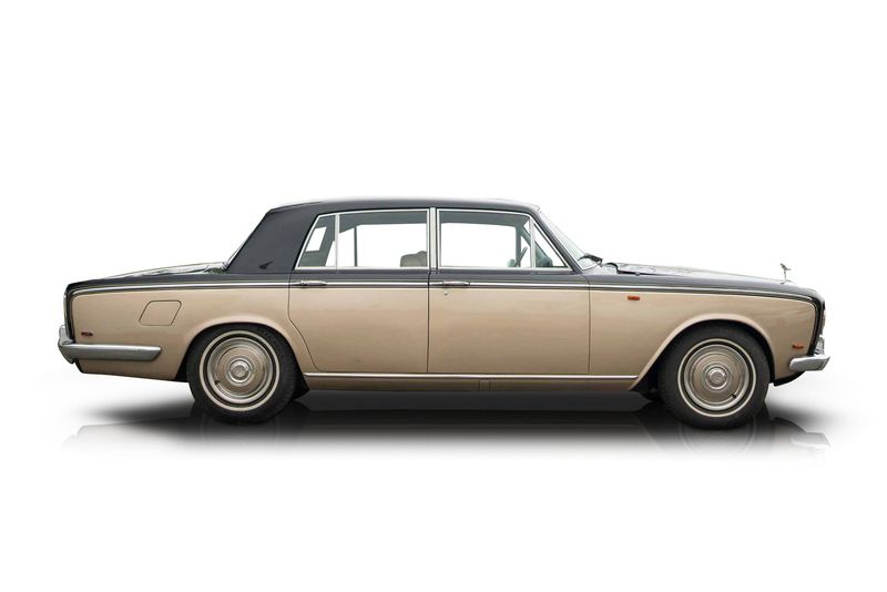 An incredible side shot photo of aRolls-Royce Silver Shadow that you should buy.