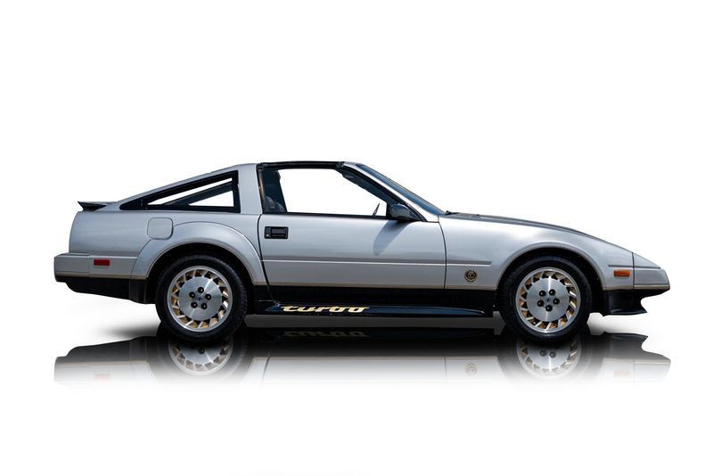 An incredible side shot photo of aNissan 300ZX that you should buy.