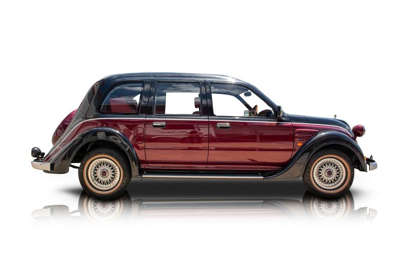 An incredible side shot photo of aToyota Classic that you should buy.