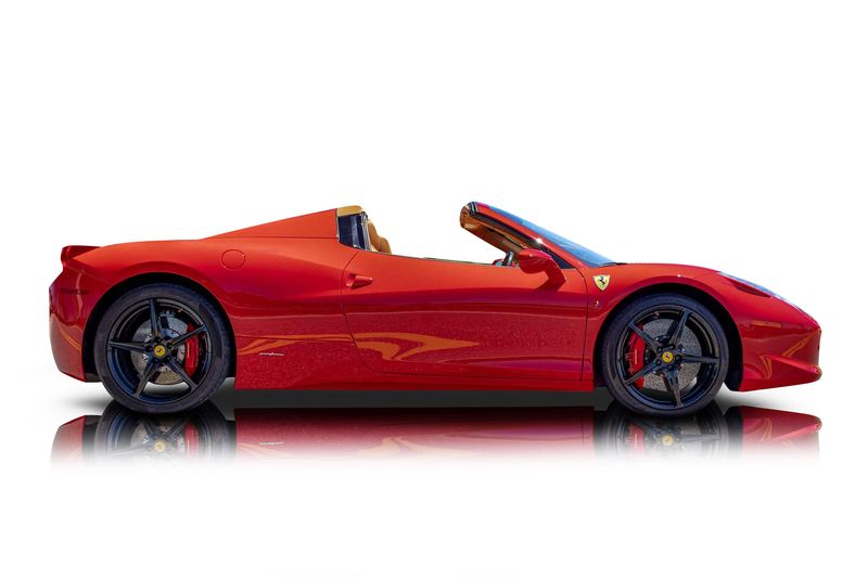 An incredible side shot photo of aFerrari 488 Spider that you should buy.
