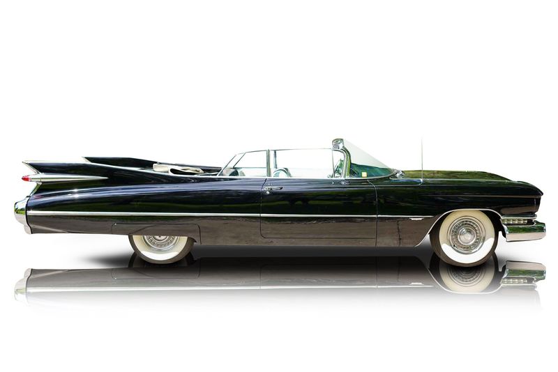 An incredible side shot photo of aCadillac Series 62 that you should buy.