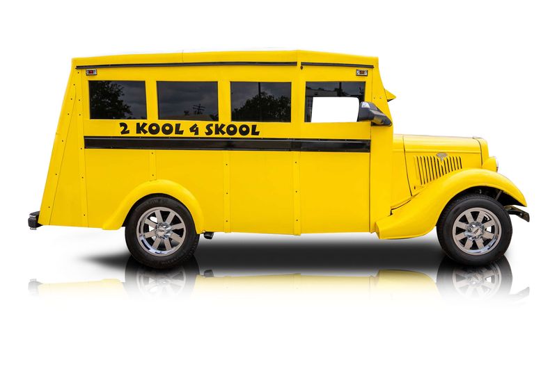 An incredible side shot photo of aFord Custom that you should buy.