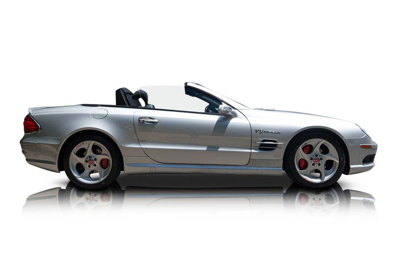 An incredible side shot photo of aMercedes-Benz SL500 that you should buy.