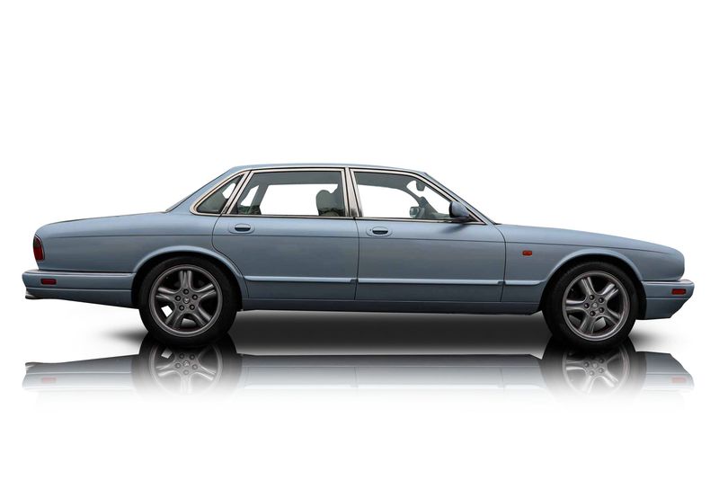 An incredible side shot photo of aJaguar XJ6 that you should buy.