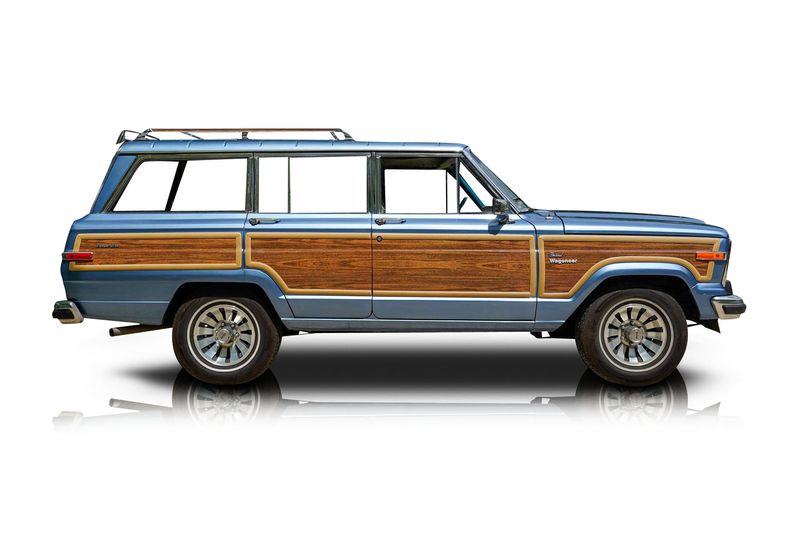 An incredible side shot photo of aJeep Grand Wagoneer that you should buy.