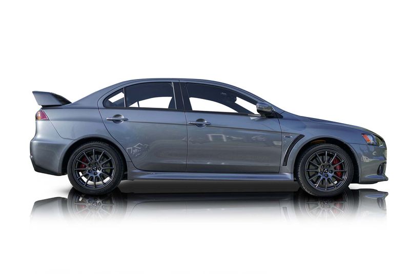 An incredible side shot photo of aMitsubishi Lancer that you should buy.