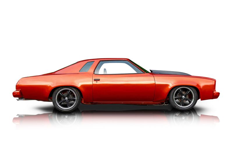 An incredible side shot photo of aChevrolet Malibu that you should buy.
