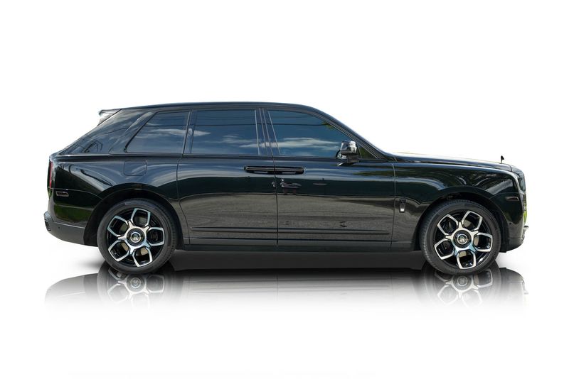 An incredible side shot photo of aRolls-Royce Cullinan that you should buy.