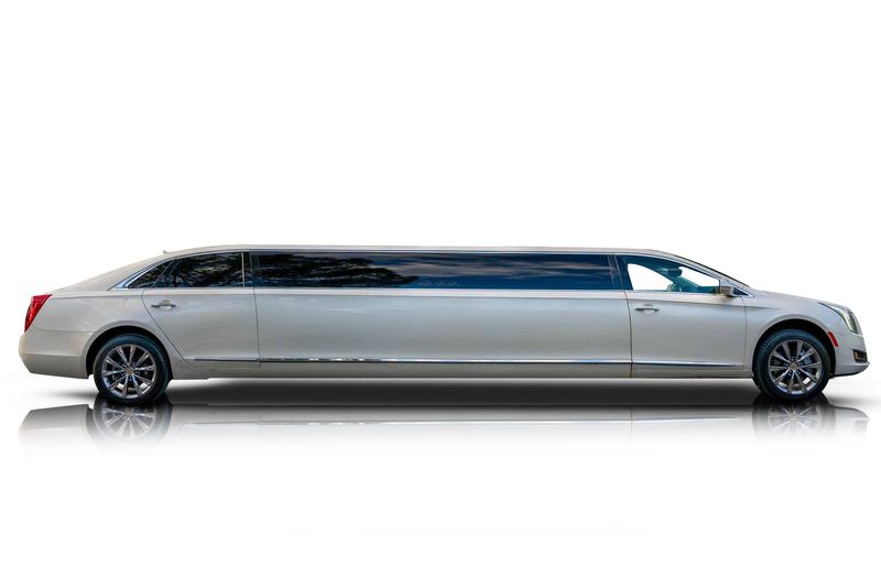 An incredible side shot photo of aCadillac XTS that you should buy.