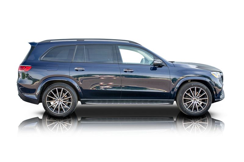An incredible side shot photo of aMercedes-Benz GLS580 that you should buy.