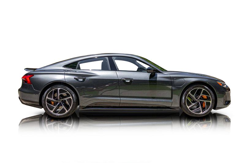 An incredible side shot photo of aAudi RS E-Tron GT that you should buy.